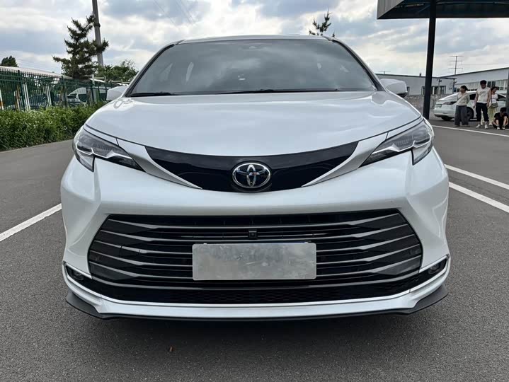 Toyota Sienna 2026 2026款 2.5L 双擎两驱臻享尊贵版