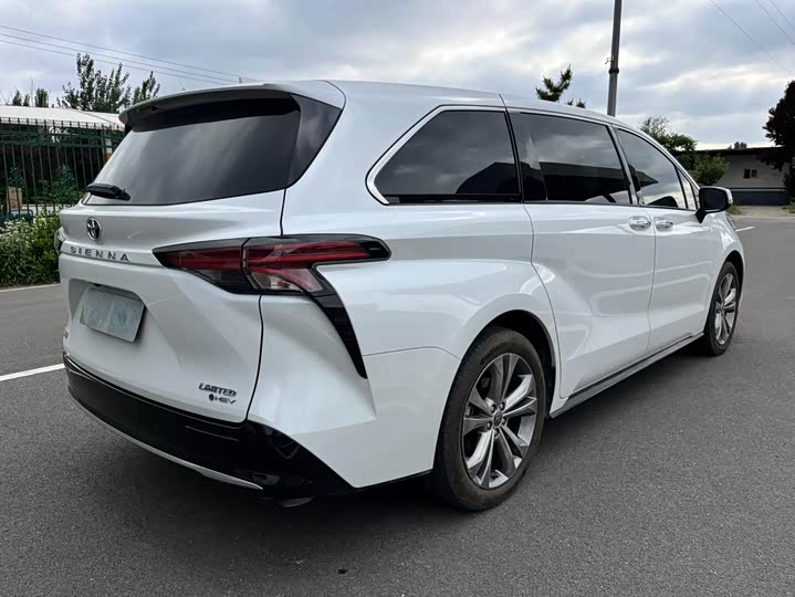 Toyota Sienna 2026 2026款 2.5L 双擎两驱臻享尊贵版