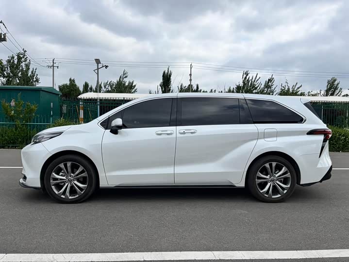 Toyota Sienna 2026 2026款 2.5L 双擎两驱臻享尊贵版