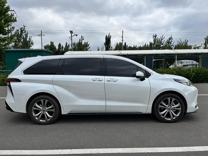 Toyota Sienna 2026 2026款 2.5L 双擎两驱臻享尊贵版