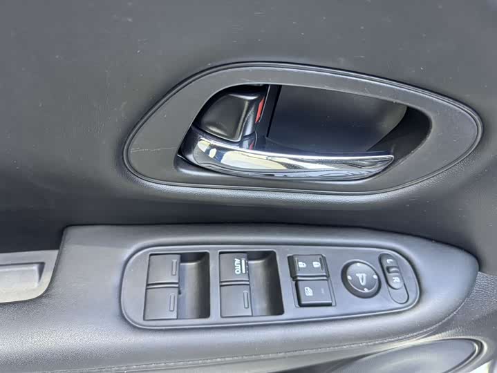 Фото 8 - Honda Vezel