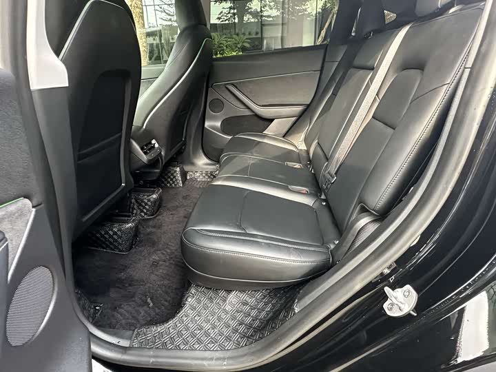 Photo 6 - Tesla Model Y
