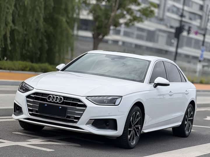 Фото 1 - Audi A4L