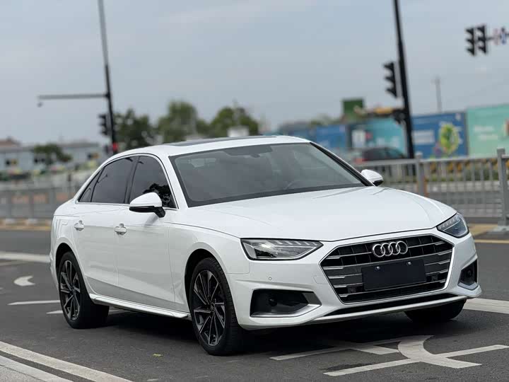 Фото 2 - Audi A4L
