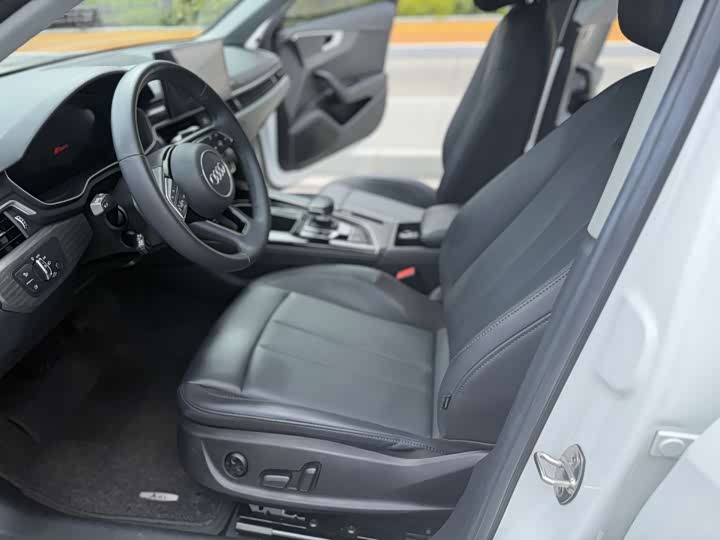 Фото 5 - Audi A4L