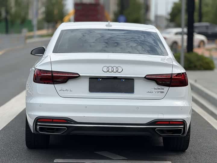Фото 8 - Audi A4L