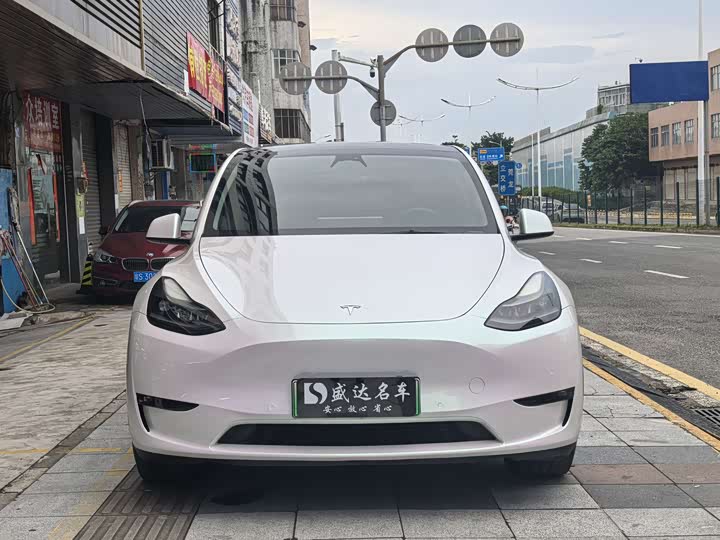 Zdjęcie 2 - Tesla Model Y