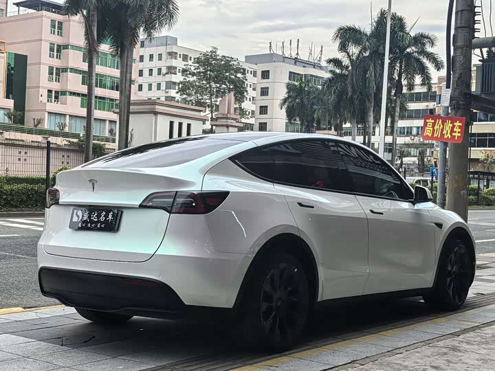 Zdjęcie 4 - Tesla Model Y