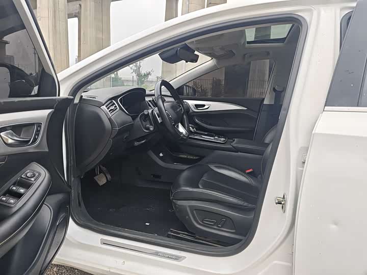 Фото 8 - Roewe i6 Max