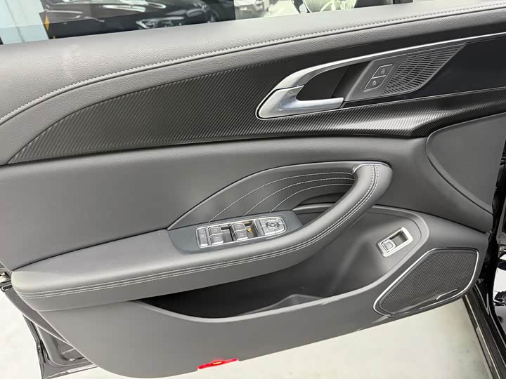 Hongqi H5 2025 2025款 1.5T DCT玄影版
