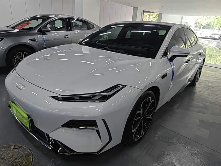 2025 Geely Galaxy E8
