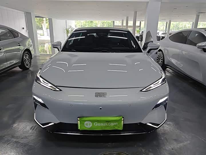 2025 Geely Galaxy E8