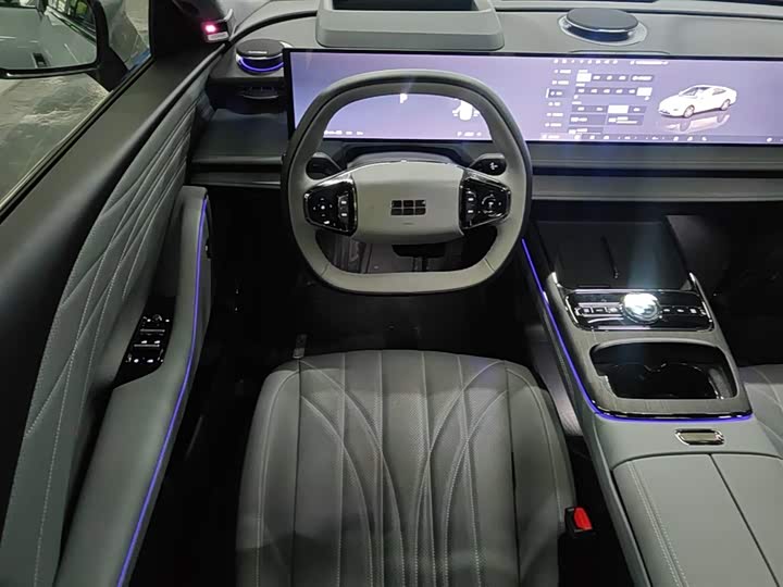 Geely Galaxy E8 2025 2025款 700km 远航智驾版