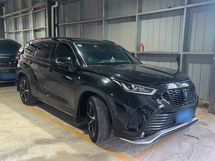 Фото 8 - Toyota Crown Kluger