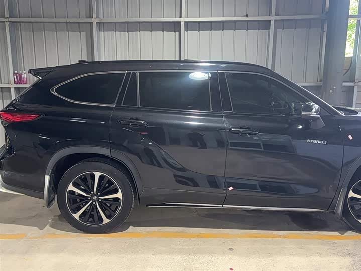 Фото 9 - Toyota Crown Kluger