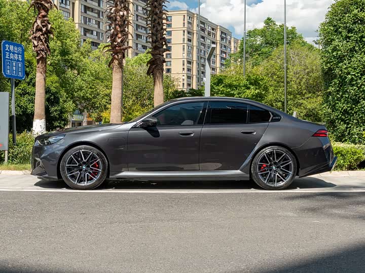 2025 BMW M5 Hybrid