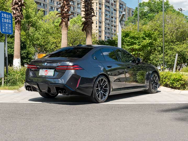 2025 BMW M5 Hybrid