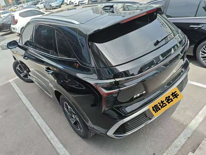 Фото 8 - Hongqi HS3