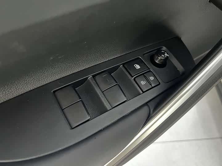 Photo 9 - Toyota Corolla Cross