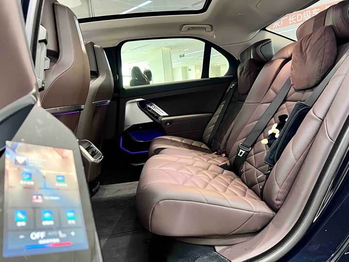 Фото 9 - BMW 7 Series