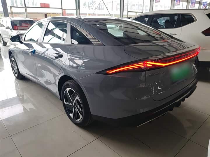 Geely Galaxy L6 2025 2025款 EM-i 140km 探索+版