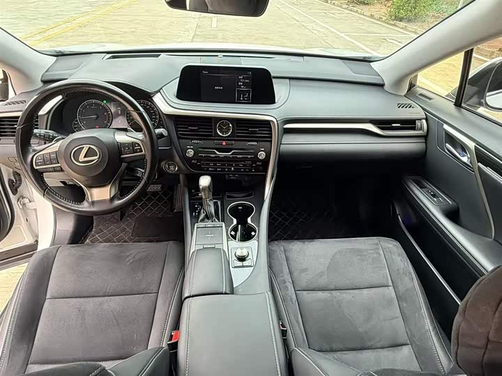 Фото 4 - Lexus RX