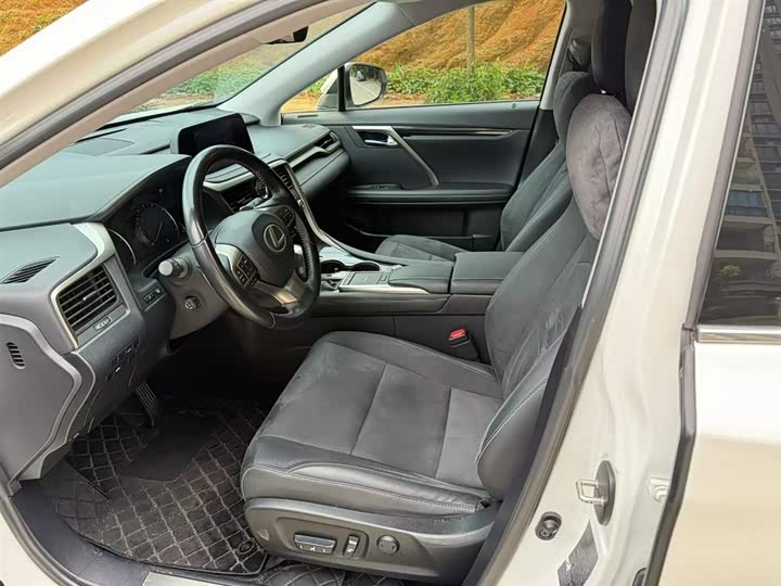 Фото 5 - Lexus RX