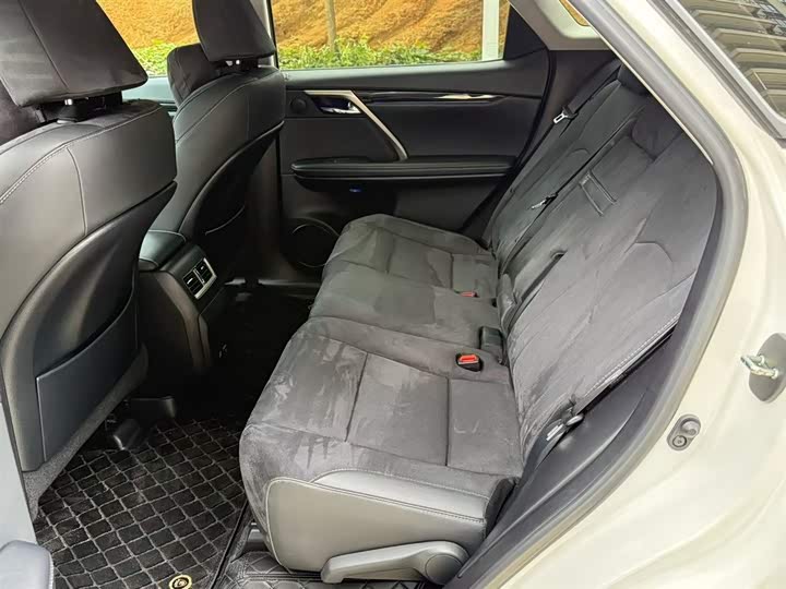 Фото 6 - Lexus RX
