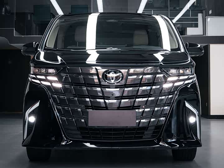 Фото 1 - Toyota Alphard