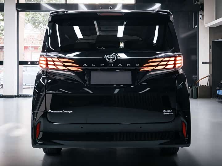Фото 3 - Toyota Alphard