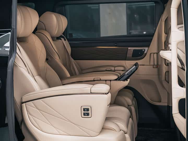 Фото 9 - Toyota Alphard