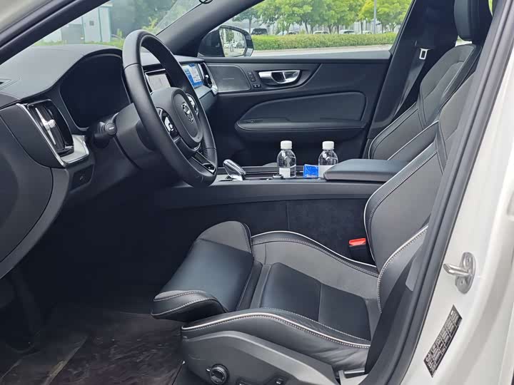 Volvo S60 2025 2025款 B5 智雅运动版