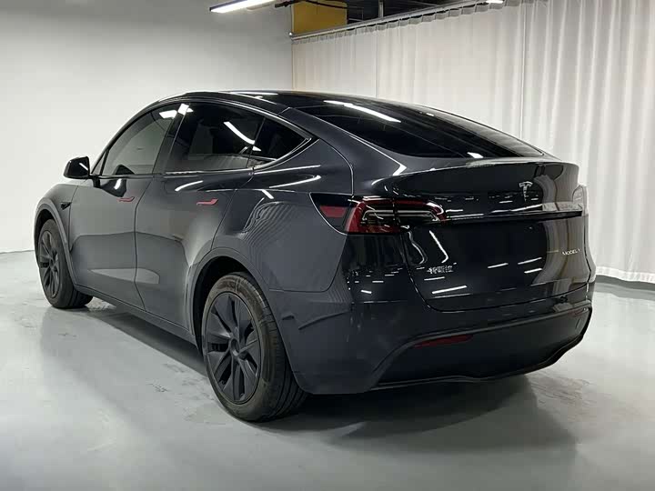 Zdjęcie 4 - Tesla Model Y