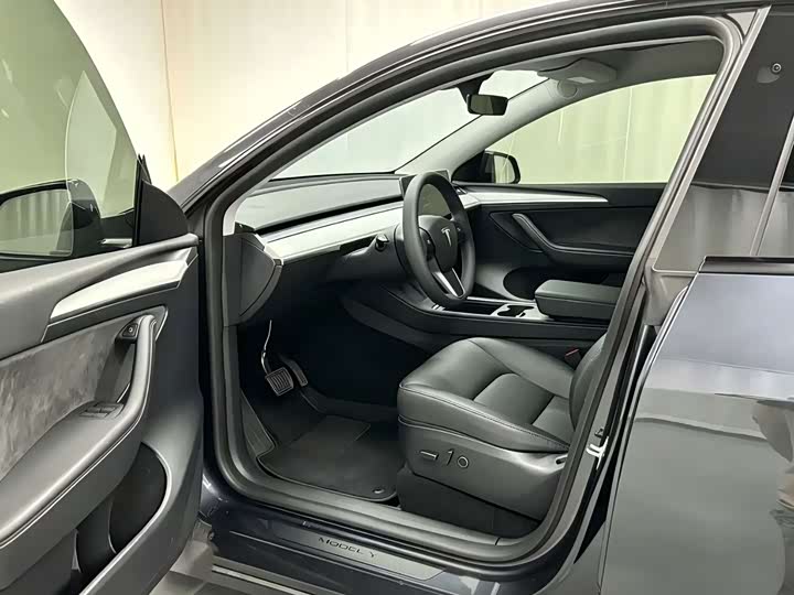 Zdjęcie 9 - Tesla Model Y