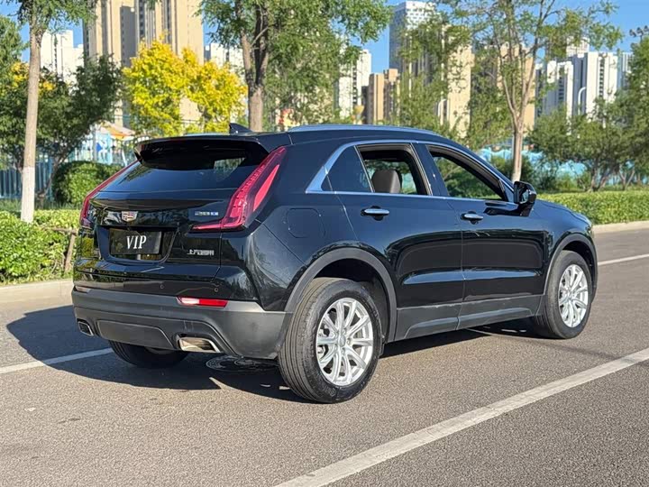 Фото 6 - Cadillac XT4