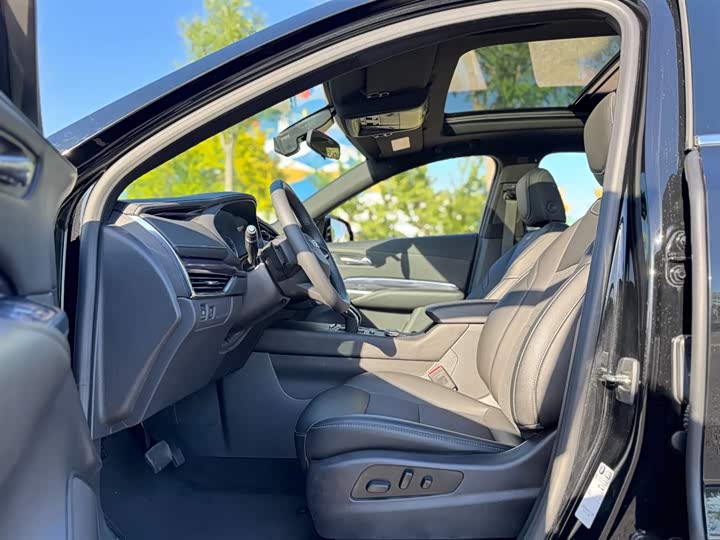 Фото 7 - Cadillac XT4