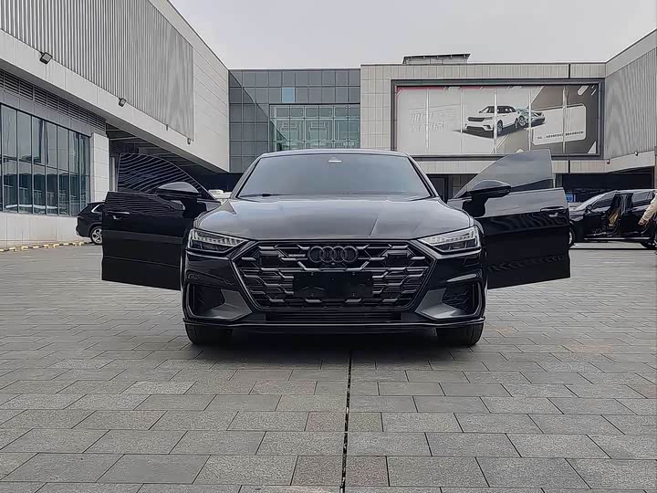 Фото 3 - Audi A7L