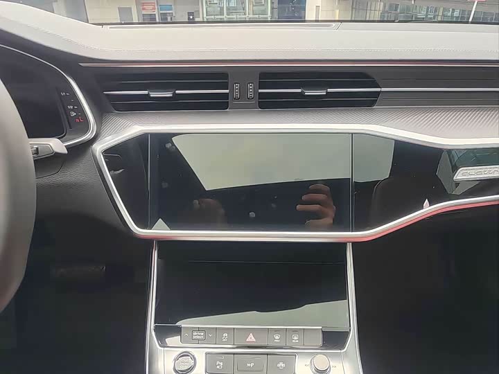 Фото 8 - Audi A7L