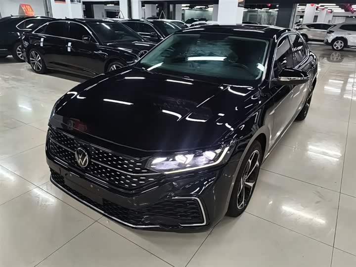 Фото 2 - Volkswagen Passat