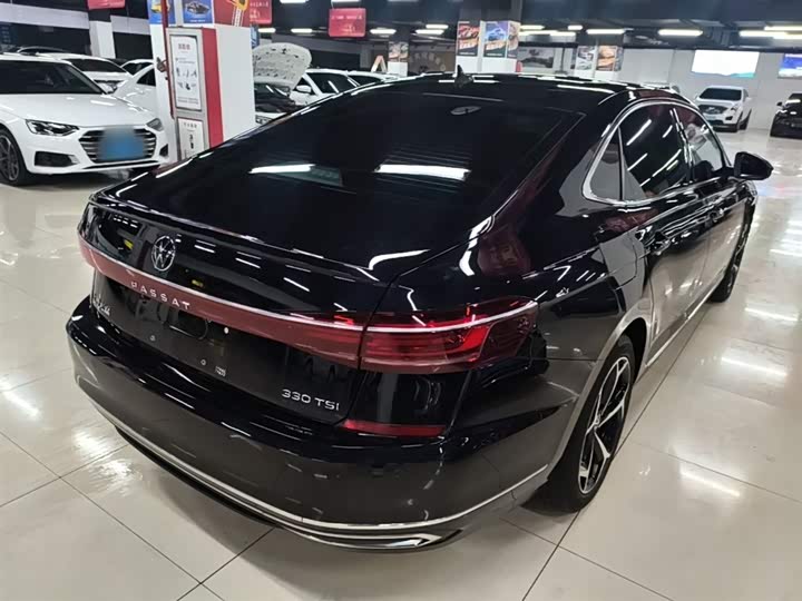 Фото 7 - Volkswagen Passat