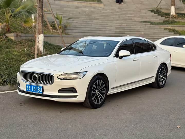 Фото 1 - Volvo S90