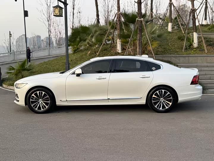 Фото 3 - Volvo S90