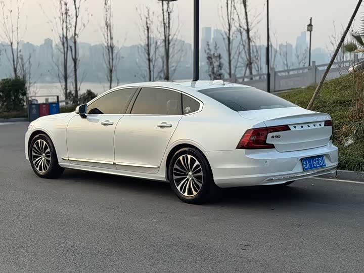 Фото 4 - Volvo S90