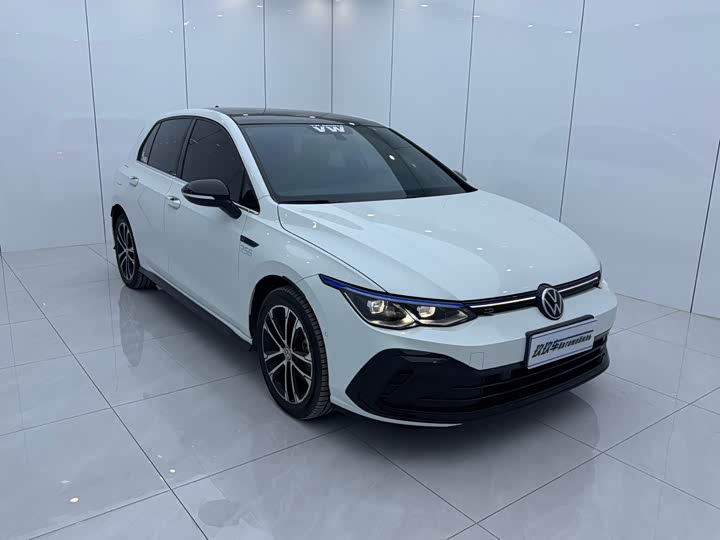 Фото 3 - Volkswagen Golf