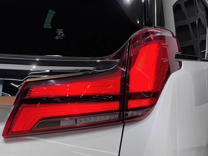 Toyota Alphard 2021 2021款 双擎 2.5L 尊贵版
