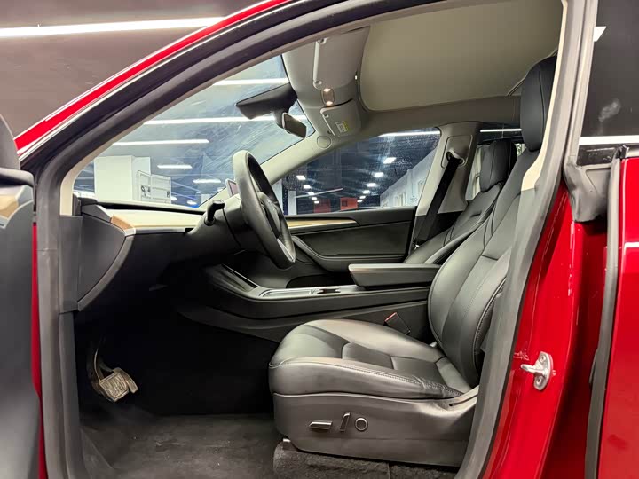 Zdjęcie 4 - Tesla Model Y