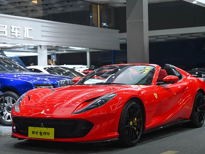 Photo 1 - Ferrari 812