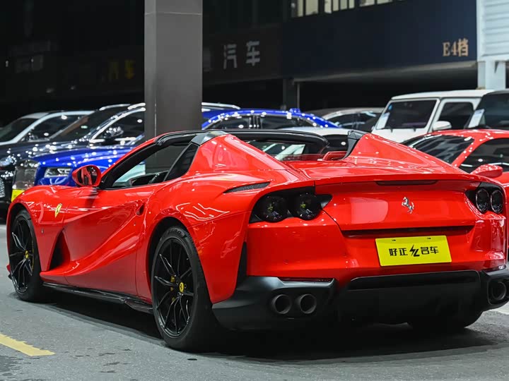 Photo 3 - Ferrari 812
