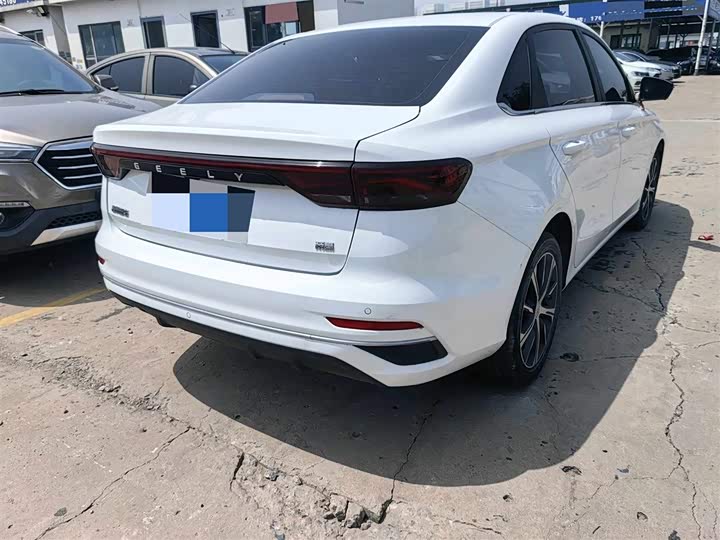 Фото 7 - Geely Emgrand
