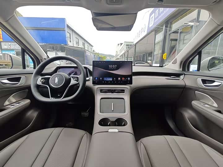 Фото 8 - Shangjie (Huawei × SAIC) H5